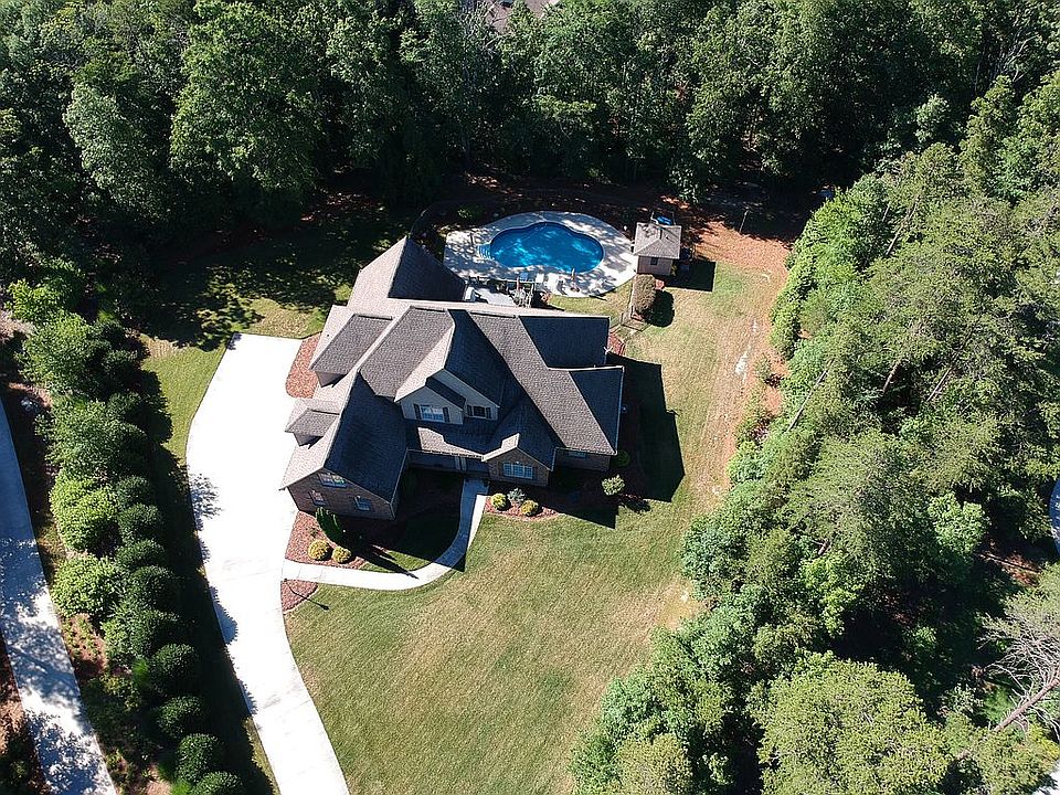 2nd image of 111 Lost Tree Ln