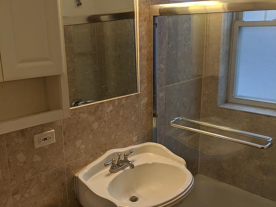 1st image of 2316 W Sunnyside Ave #2J