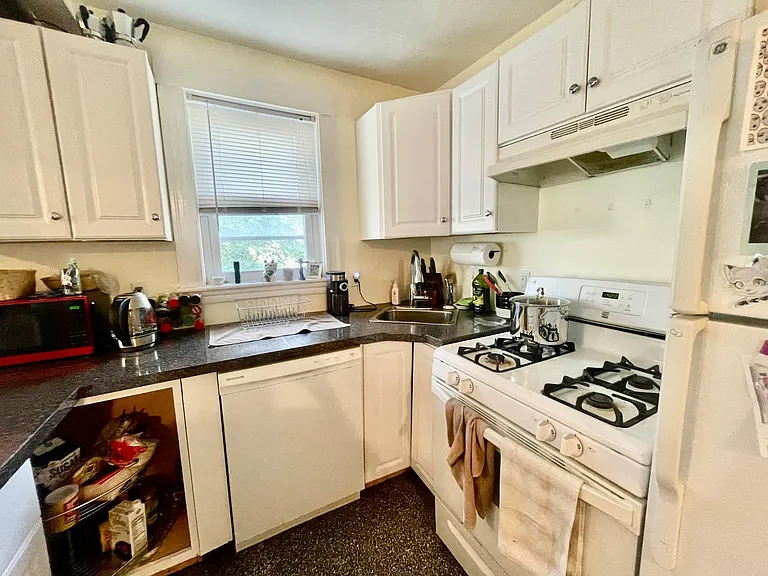 39 Illinois Ave #2 — Photo 9