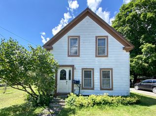 27 Baring St, Calais, ME 04619