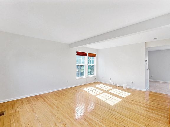 5th image of 9 Linden Pl