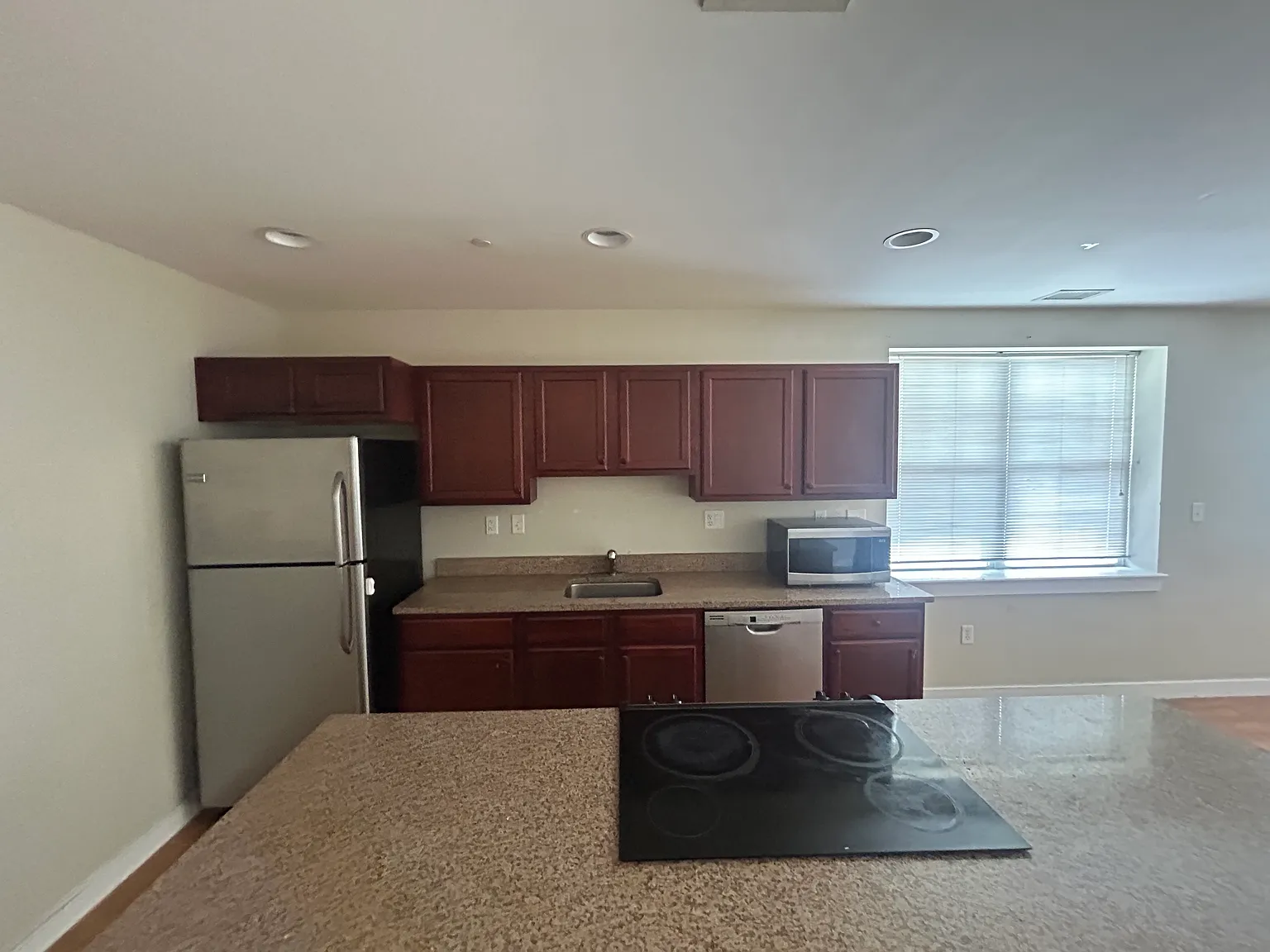 2 bed, 950 sqft, $2,175 — Photo 3