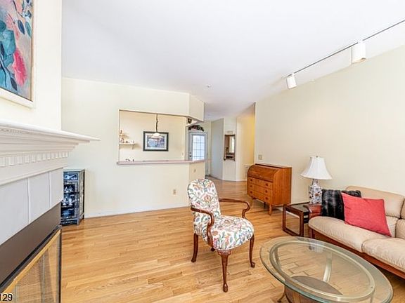 5th image of 18 Harker Hill Dr #1118