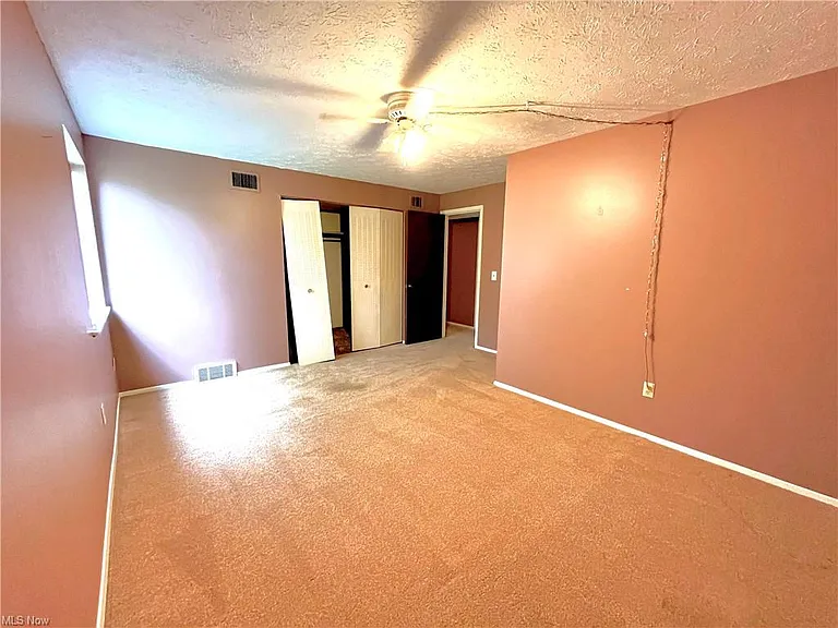 216 Moore Rd — Photo 5
