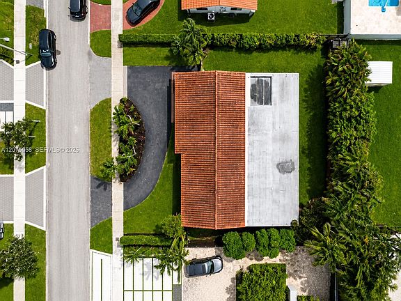 4th image of 3115 Village Green Dr