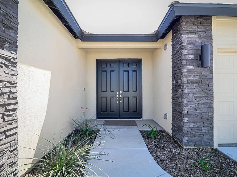 15017 Maryvale Ave — Photo 4