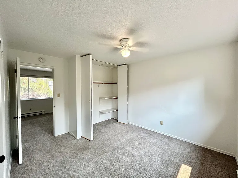 341-347 SE 30th Pl — Photo 28