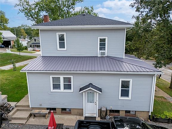 3rd image of 301 N Main St