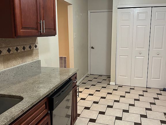 5th image of 4 D Brookline Ct #1
