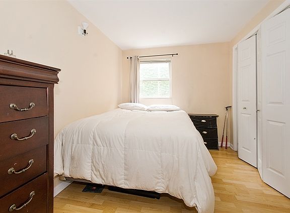 5th image of 1600 W Chase Ave APT 2B