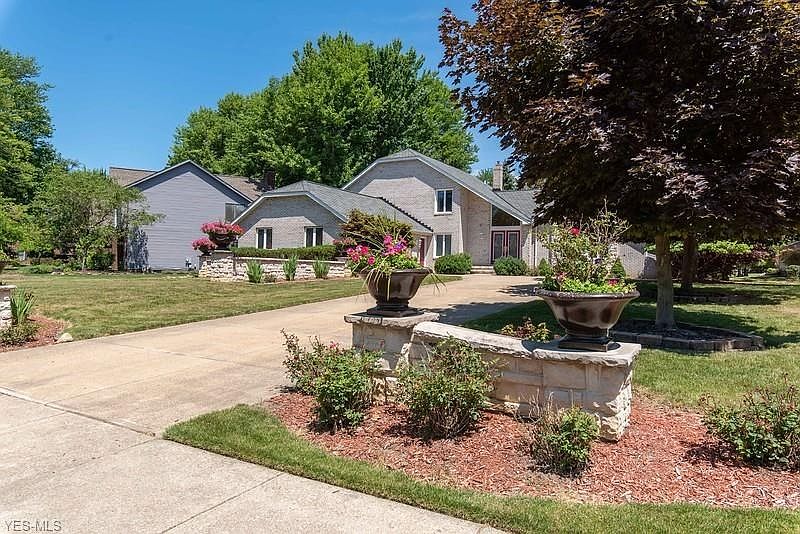 1st image of 415 Lassiter Dr