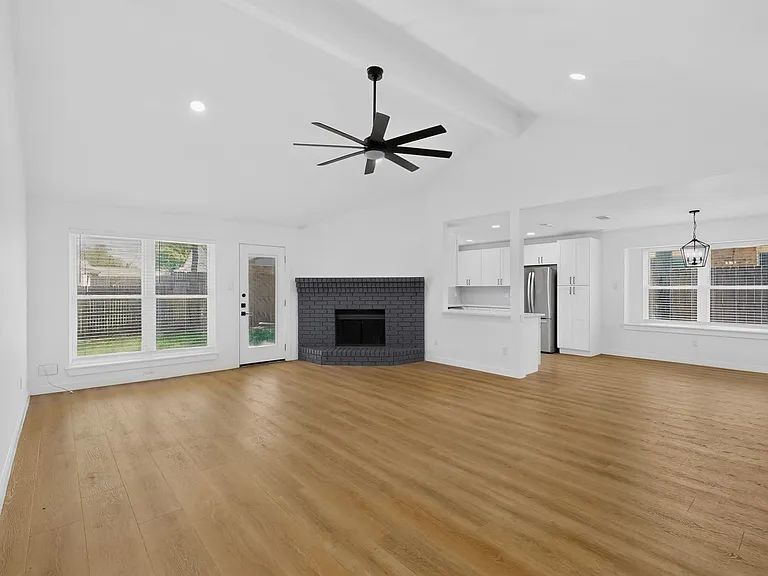 1313 Homestead St — Photo 5