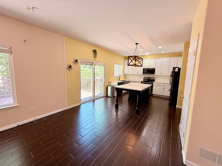 6047 S Walden Ct — Photo 10