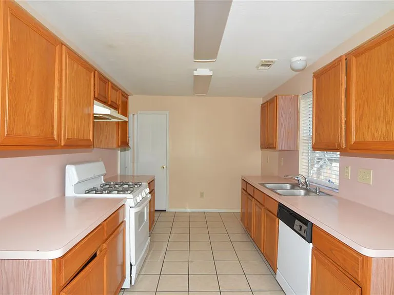 11514 Sagecreek Dr — Photo 4