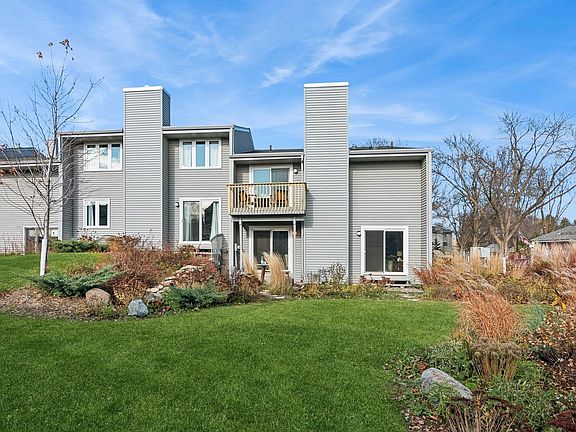 2nd image of 2668 Mackubin St