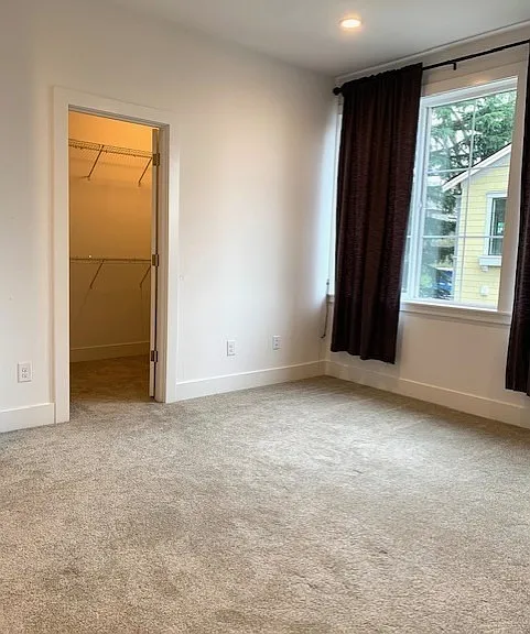 901 W McGraw St — Photo 14