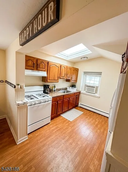 1 bed, 1.0 bath, $2,200 — Photo 4