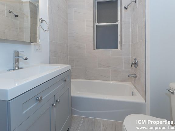 4th image of 2451 N Southport Ave #104