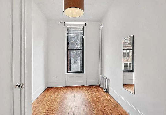 4th image of 37 W 84th St APT 2r
