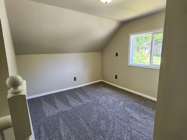 112 Davis Ave — Photo 16