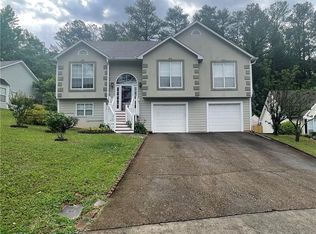 3344 Shady Woods Cir, Lawrenceville, GA 30044
