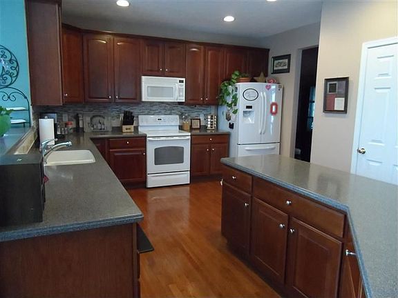 4th image of 5723 Woodmansee Way