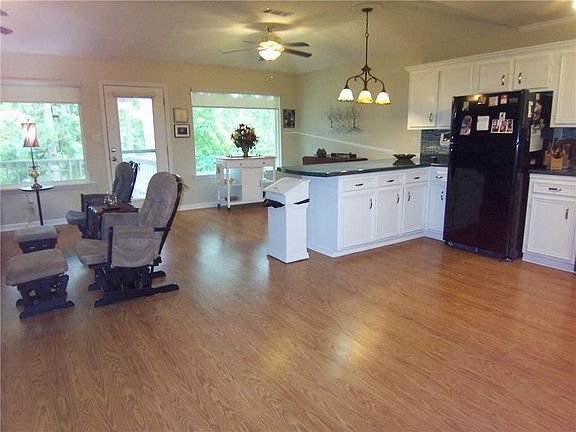 4th image of 71 Caroline Dr