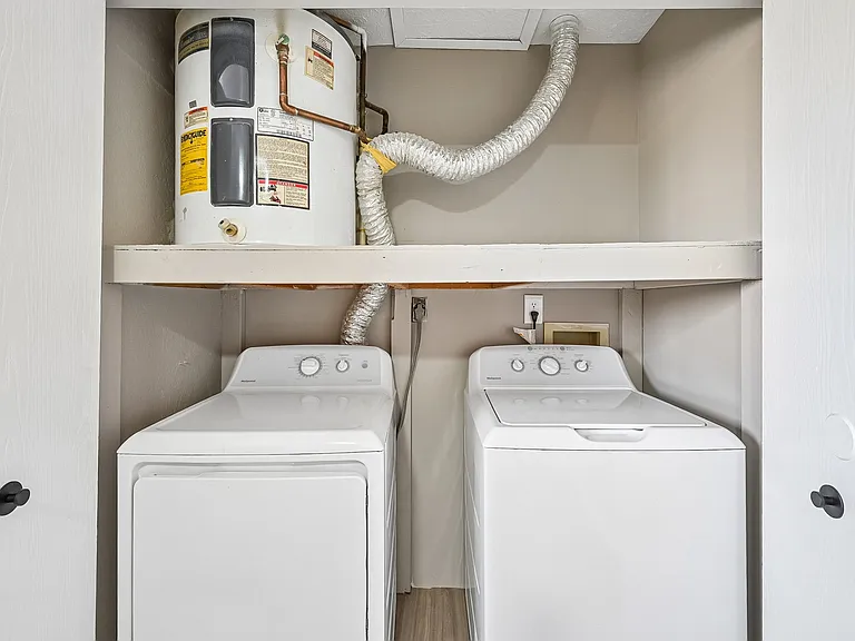Abbington Village Apartments — Photo 16