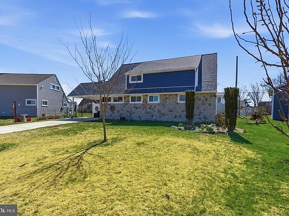 3rd image of 8 Inlet Rd