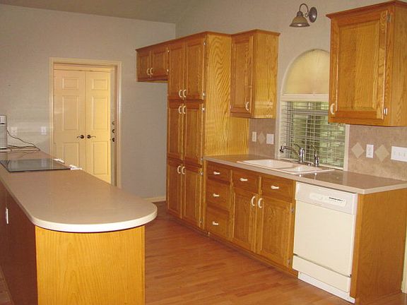 2nd image of 2233 Cedar Grv