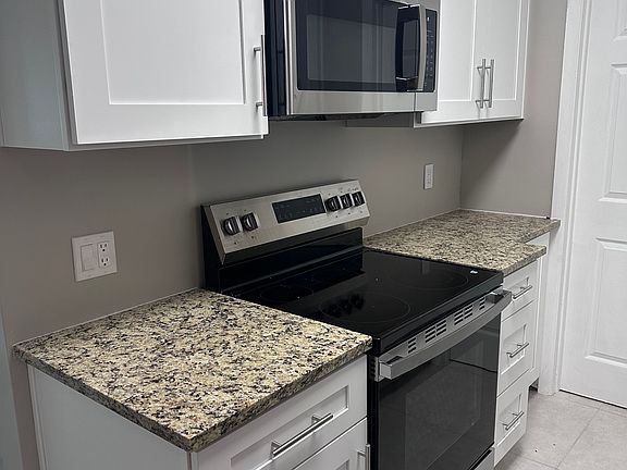 3rd image of 33 Jackson Ct