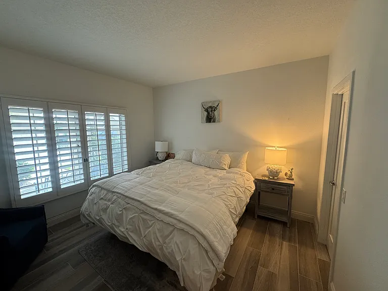 289 Vista Royale Cir W — Photo 21