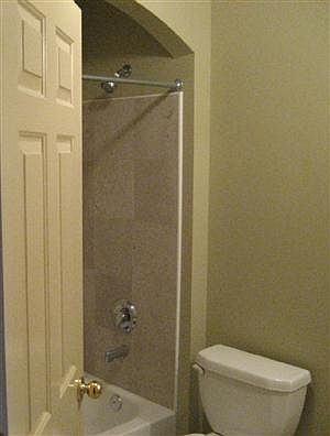 5th image of 1012 W Railroad Ave APT 203