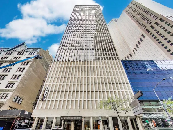100 E Walton St APT 42F, Chicago, IL 60611