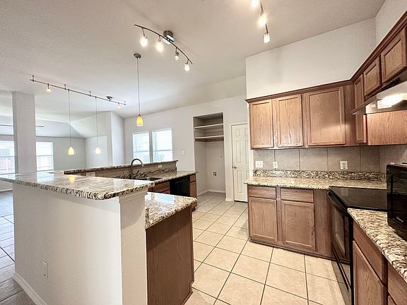 4th image of 5720 Mariposa Dr