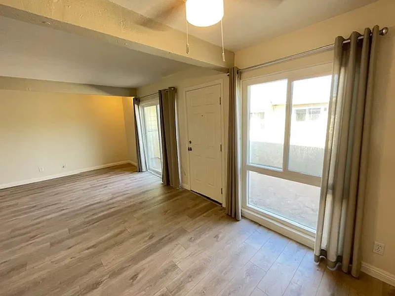 2 bed, 2.0 bath, 862 sqft, $1,990 — Photo 3