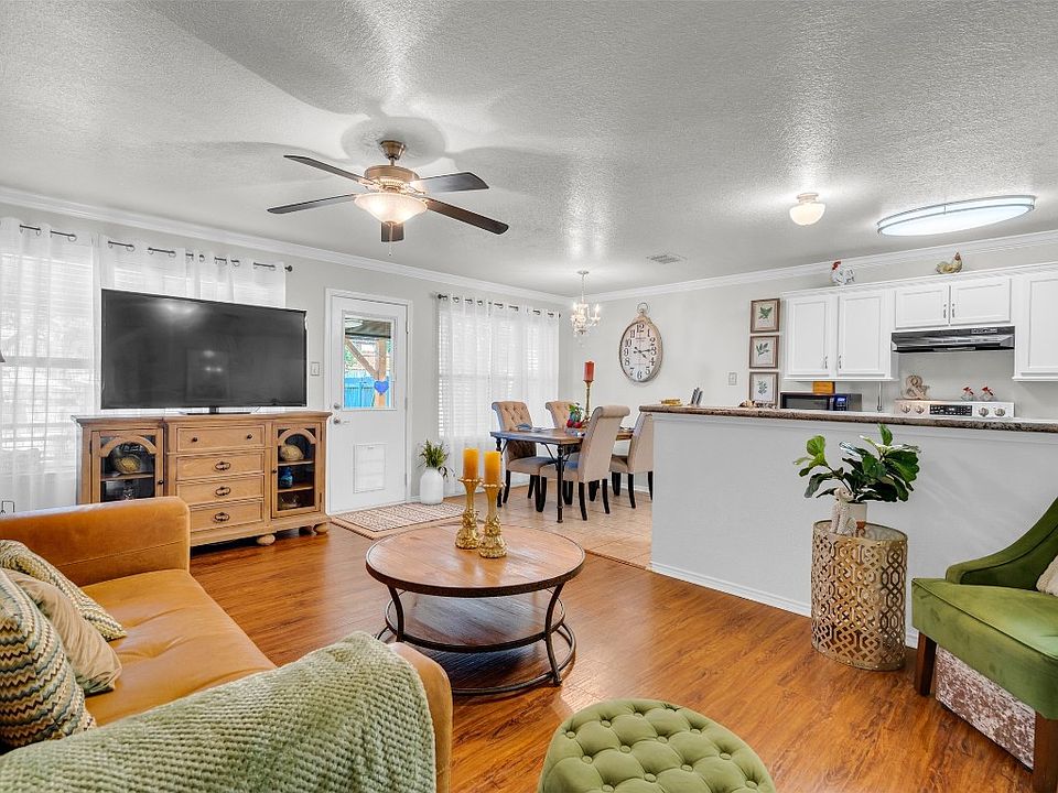 1st image of 823 Villagepoint Ln