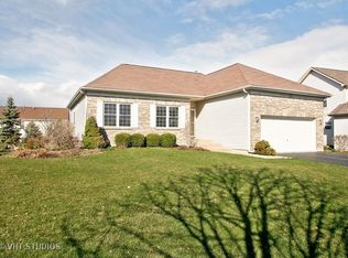 224 Crystal Ridge Dr, Crystal Lake, IL 60012