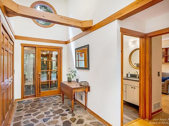 4th image of 190 Orchard Hills Ct