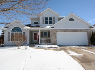 W201N16280 Ash Dr, Jackson, WI 53037