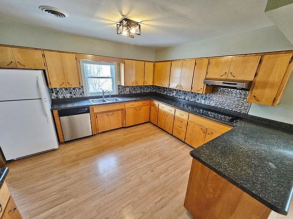 4th image of 511 3rd St SE