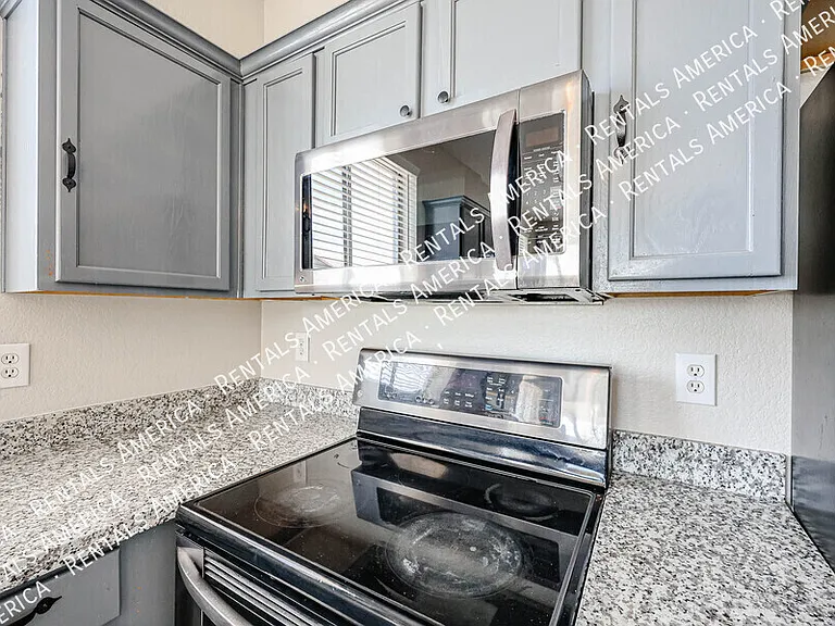 3825 S 60th Dr — Photo 16