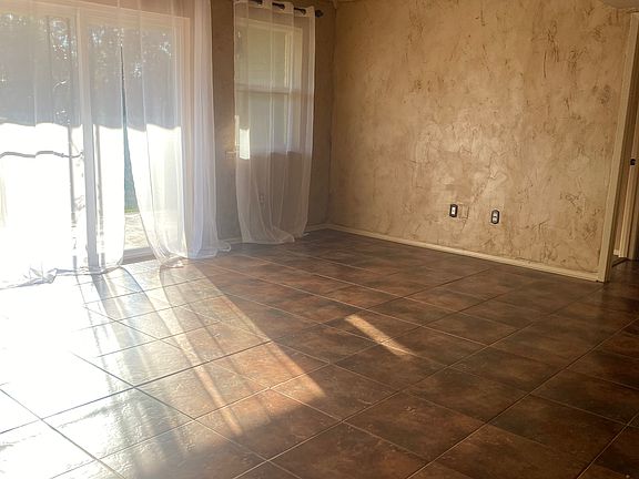 5th image of 3121 Johnston St APT 121