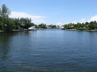 60 Casuarina Conc, Coral Gables, FL 33143