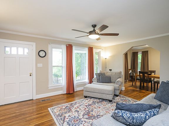3rd image of 719 Greymont Dr