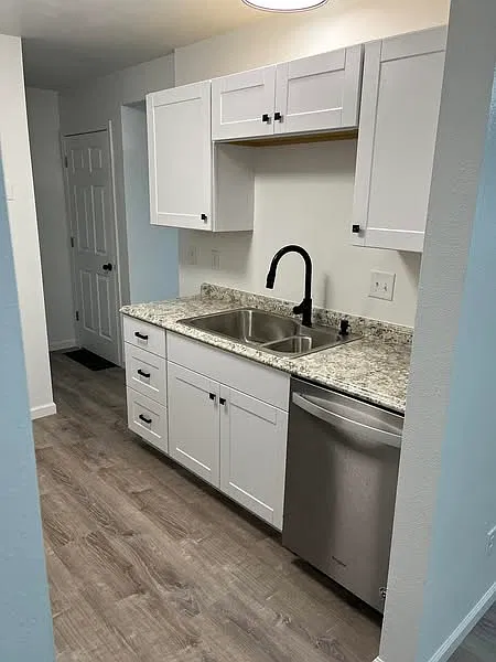 3 bed, 1.5 bath, 1728 sqft, $1,375 — Photo 2