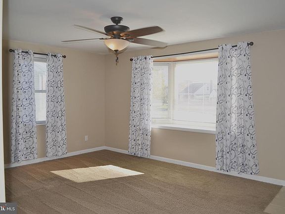 3rd image of 14 Harvey Pl