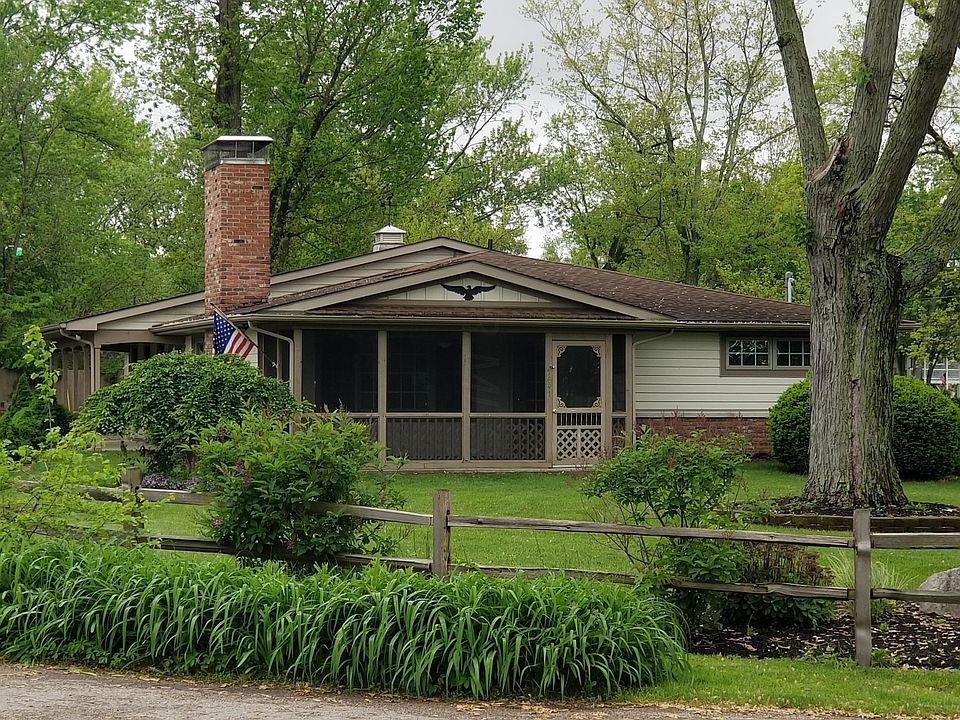 1st image of 5641 Lake Shore Dr NE