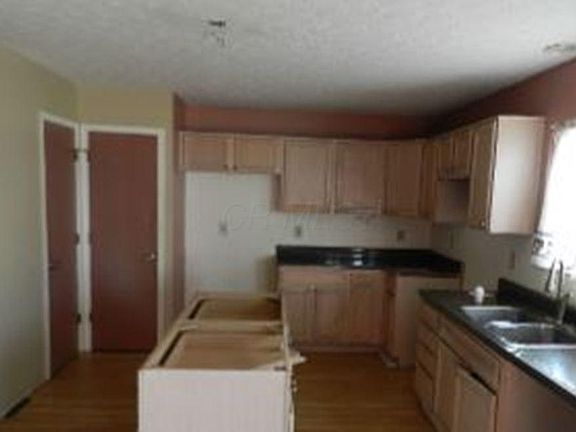 4th image of 2833 Oak Forest Dr