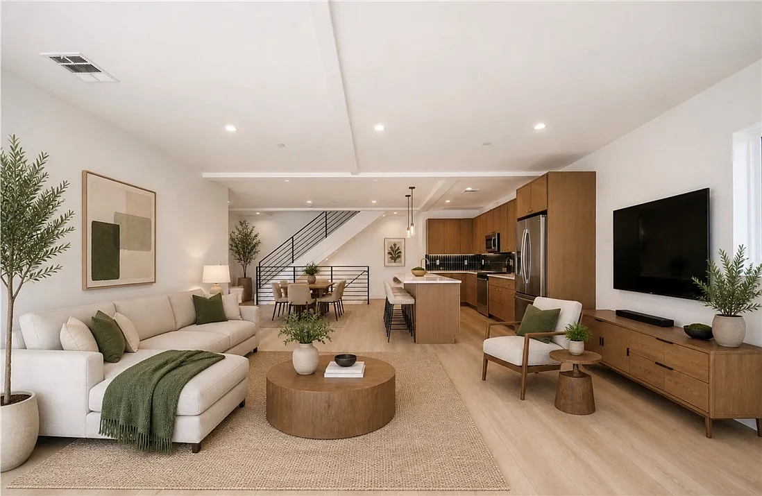 4 bed, 1966 sqft, $5,678 — Photo 3